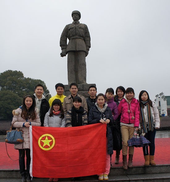 “学雷锋，献爱心”——中国共产主义青年团欧帝体育（集团）有限公司委员会开展慰问贫困学生助学活动